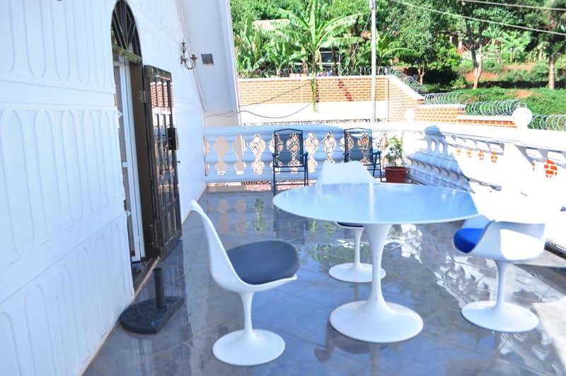 Villa Plot 4 Kavuma Close Kampala Exterior foto