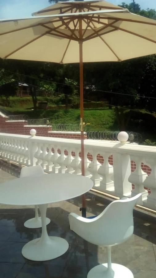 Villa Plot 4 Kavuma Close Kampala Exterior foto